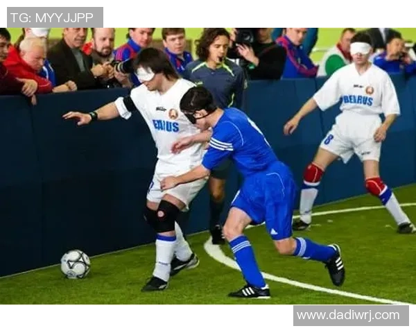 广州足球名宿温志军携手多名现役球员体会瞎子足球 广州足球名宿温志军携手多名现役球员体会瞎子足球